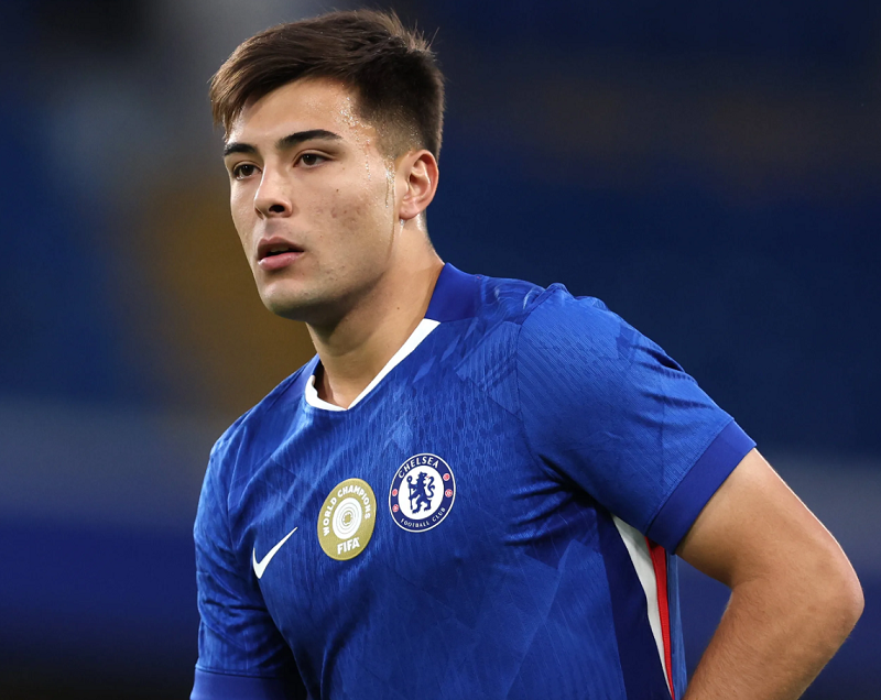 chelsea-ra-tay-cung-ran-chot-ben-do-moi-cho-anselmino-tai-ligue