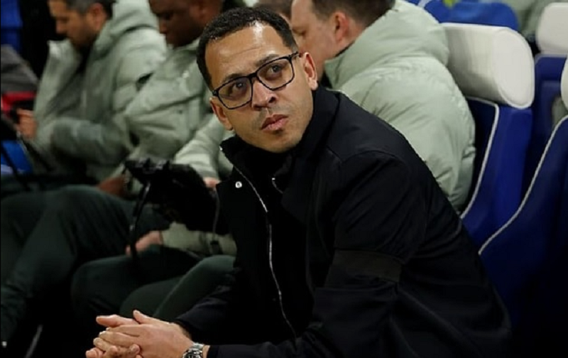 Ban lãnh đạo Chelsea giữ lập trường với Rosenior giữa sóng gió