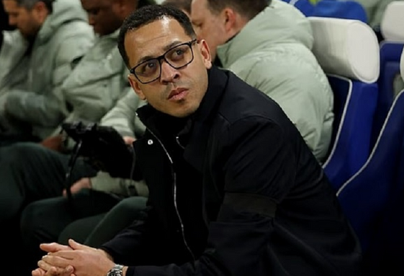 Ban lãnh đạo Chelsea giữ lập trường với Rosenior giữa sóng gió